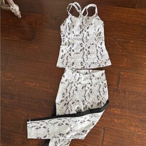 Aurum workout top and pants Snake Print Women's XS